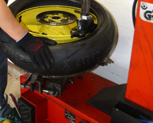 Motorradwerkstatt Lemgo, Motorrad Reifen kaufen, Reifenservice, Reifen montieren