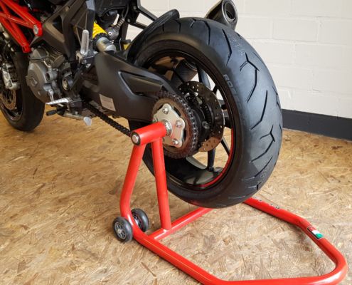 Motorrad Reifenservice, Motorradreifen kaufen, Reifen wechseln lassen, Motorradwerkstatt Lemgo